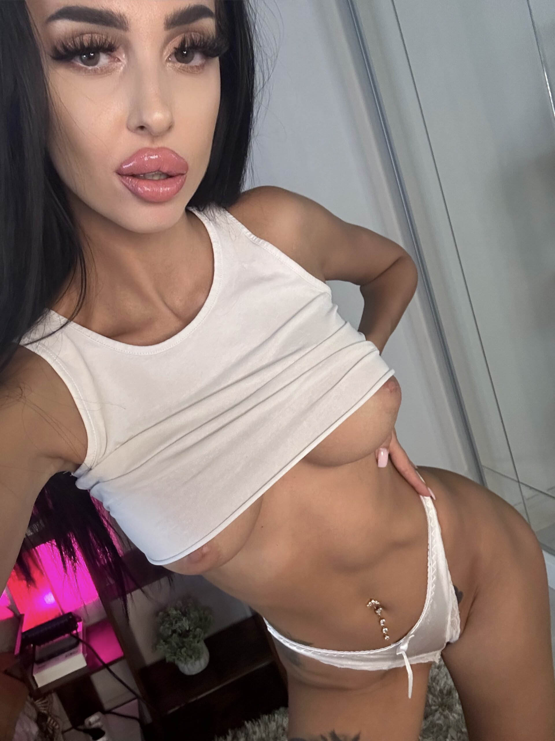 Profile of KairaAndrews