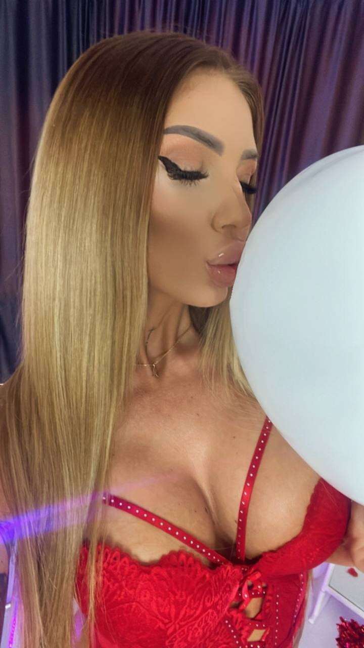 Image RaquelleVon 18